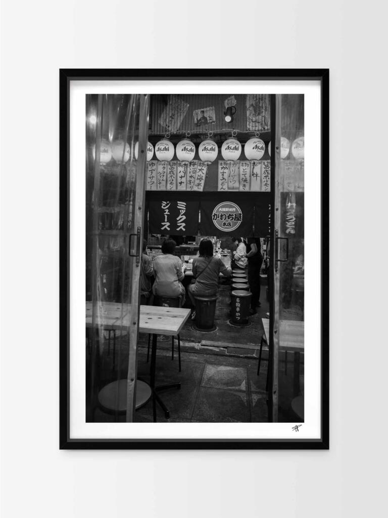 People in Osaka I B&W –  Impression d&rsquo;Art Mural Japon