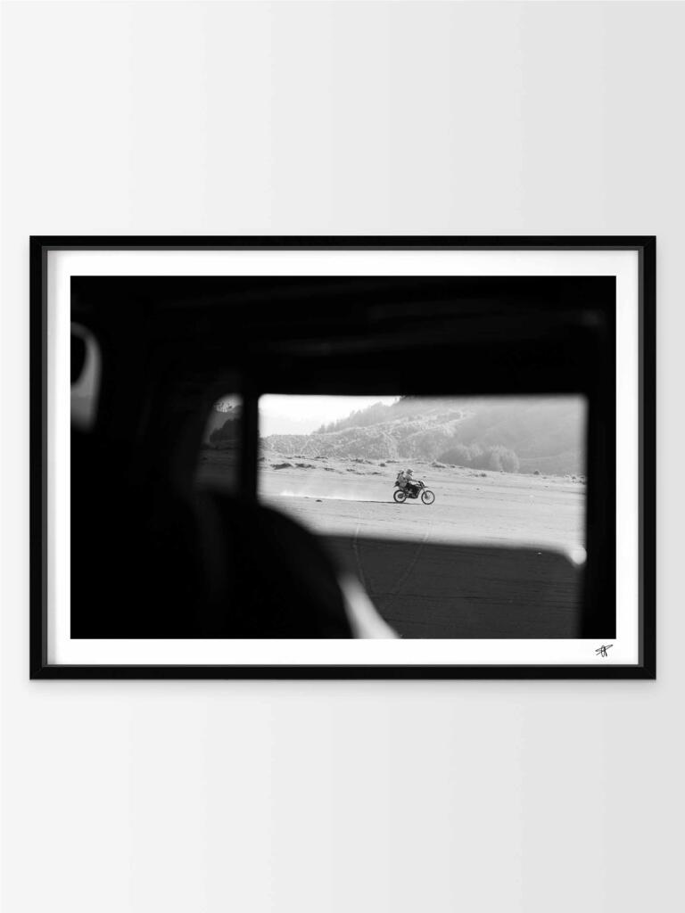 Sunrise riding in Bromo, Java I B&W – Impression d’Art Mural Indonésie